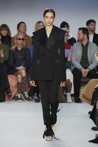 defile-jw-anderson-automne-hiver-2020-2021-londres-look-39.thumb.jpg.ac93b90d1af0013131ccec483acfae17.jpg