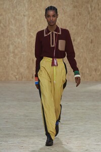 defile-lacoste-automne-hiver-2020-2021-paris-look-49.thumb.jpg.25ee6b7c3e143849374c50be6bf7bd6d.jpg