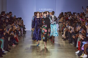 defile-leonard-paris-automne-hiver-2020-2021-paris-look-36.thumb.jpg.59a4d234d283a2315ce1a0d680a59a70.jpg