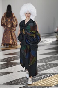 defile-loewe-automne-hiver-2020-2021-paris-look-35.thumb.jpg.7cd7da504228078b4d10db47b5f529e6.jpg