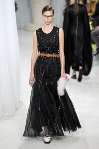 defile-loewe-printemps-ete-2020-paris-look-34.thumb.jpg.18a92edd0a3e575c89f2f5172ef8e247.jpg