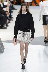 defile-louis-vuitton-automne-hiver-2015-2016-paris-look-47.thumb.jpg.efe450cdc8a785f3c599bf6e94ae2b3a.jpg