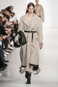 defile-maison-margiela-automne-hiver-2019-2020-paris-look-18.thumb.jpg.f034c7018c77fb1af99c039c3f70caa3.jpg