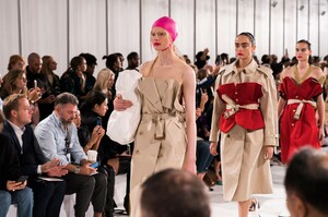 defile-maison-margiela-printemps-ete-2018-paris-look-42.thumb.jpg.6c83bd06abb30f9f5005f5806bcce024.jpg