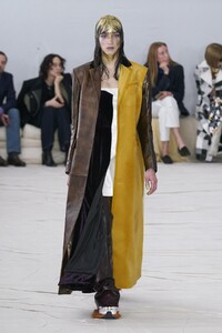 defile-marni-automne-hiver-2020-2021-milan-look-34.thumb.jpg.3651dd8871f13b27f063f7eb2ae41679.jpg