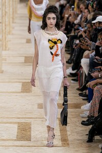 defile-miu-miu-printemps-ete-2020-paris-look-47.thumb.jpg.a973b109f7bb7758ca524456535af214.jpg