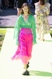 defile-msgm-printemps-ete-2020-milan-look-20.thumb.jpg.412d62aa4b9febe0425dc87d2b214dd0.jpg