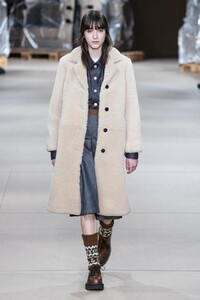 defile-neil-barrett-automne-hiver-2020-2021-milan-look-12.thumb.jpg.a6fcdf73b20355805e719f405c22c8d3.jpg