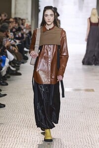 defile-nina-ricci-automne-hiver-2020-2021-paris-look-18.thumb.jpg.2d97b73cd38fd1e670f999bbdeb77051.jpg