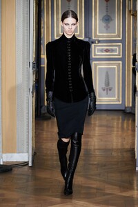 defile-olivier-theyskens-automne-hiver-2020-2021-paris-look-16.thumb.jpg.0c2252957e14c94a632c1a372a0f1d4f.jpg