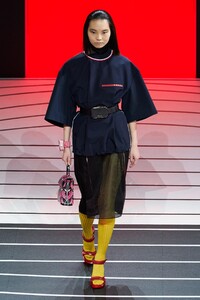 defile-prada-automne-hiver-2020-2021-milan-look-37.thumb.jpg.9dc227bf3820001f672085f1de666ba8.jpg