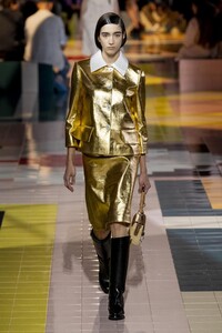 defile-prada-printemps-ete-2020-milan-look-30.thumb.jpg.ae0d6bd7ea0b162d5c2d089231140eb3.jpg
