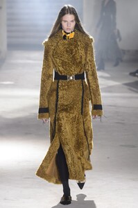 defile-proenza-schouler-automne-hiver-2018-2019-paris-look-14.thumb.jpg.37eb32866c734fe5a9f19b2fc512c734.jpg