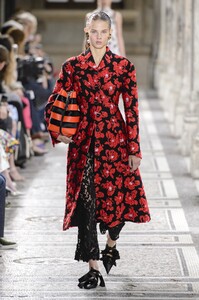 defile-proenza-schouler-printemps-ete-2018-paris-look-11.thumb.jpg.e07cd168fb7eb4b8401471f757b6746c.jpg