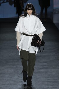 defile-rag-amp-bone-automne-hiver-2020-2021-new-york-look-18.thumb.jpg.cadf9bd8d322560f2eaaed648bd11b46.jpg