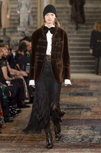 defile-ralph-lauren-automne-hiver-2018-2019-new-york-look-42.thumb.jpg.12a4500f6b4649e3606ddc5b4d60a564.jpg