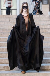 defile-rick-owens-printemps-ete-2019-paris-look-38.thumb.jpg.8bb578564735eafde3d8919fa15e9b22.jpg