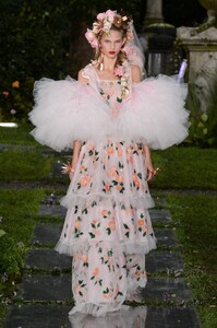 defile-rodarte-printemps-ete-2019-new-york-look-21.thumb.jpg.73e4bd9c8a7ce113785bb13e27917358.jpg