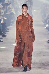 defile-sacai-automne-hiver-2020-2021-paris-look-13.thumb.jpg.8d67a09f43f63563e7d718f3934f9947.jpg