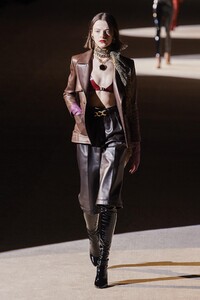 defile-saint-laurent-automne-hiver-2020-2021-paris-look-21.thumb.jpg.712622b582792e78db01d6fa862410da.jpg