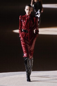 defile-saint-laurent-automne-hiver-2020-2021-paris-look-55.thumb.jpg.9be3d49671de4ccf1b09864c32eff3fd.jpg