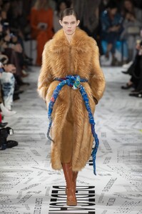 defile-stella-mccartney-automne-hiver-2019-2020-paris-look-13.thumb.jpg.a8c76b9f79c1448e0789c5b76e0f506b.jpg