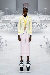 defile-thom-browne-printemps-ete-2020-paris-look-39.thumb.jpg.53ffeb063cf8a828c0c550f7d240f244.jpg