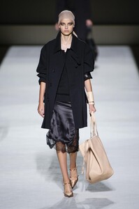 defile-tom-ford-printemps-ete-2019-new-york-look-16.thumb.jpg.4929cd0086094a285c051cd33415e49c.jpg