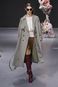 defile-tory-burch-automne-hiver-2020-2021-new-york-look-34.thumb.jpg.fc161c0775d3423c762915ba626b6095.jpg