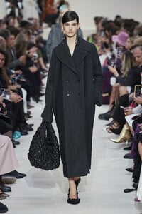 defile-valentino-automne-hiver-2020-2021-paris-look-55.thumb.jpg.e0ec6468b3f4454942dc8b44f6a0af63.jpg