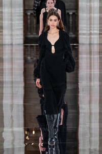 defile-victoria-beckham-automne-hiver-2020-2021-londres-look-44.thumb.jpg.5eb2b3be70f0a1363bacfc147076fe1f.jpg