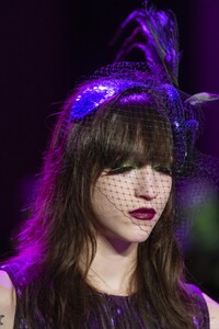 detail-defile-anna-sui-automne-hiver-2020-2021-new-york-detail-263.thumb.jpg.59d24a0af27f3fdeeeb78162aa639849.jpg