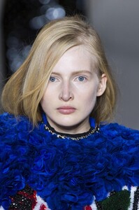 detail-defile-balmain-printemps-ete-2018-paris-detail-178.thumb.jpg.41adf26b6ded186d95b1bcf4a2313b75.jpg