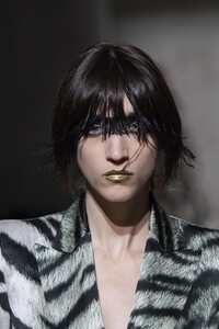 detail-defile-dries-van-noten-printemps-ete-2020-paris-detail-47.thumb.jpg.33bb0812308aca4824033e18bb06cfff.jpg