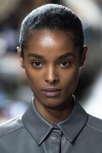 detail-defile-gauchere-automne-hiver-2020-2021-paris-detail-19.thumb.jpg.b1c277efe502fc81b5f4f5fbb10de697.jpg