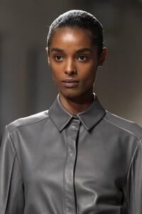 detail-defile-gauchere-automne-hiver-2020-2021-paris-detail-71.thumb.jpg.6cea3b1126ed99a4085bfe687ba13b2f.jpg