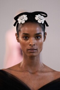 detail-defile-giambattista-valli-automne-hiver-2020-2021-paris-detail-26.thumb.jpg.fbaee6dc9cd2b8bffc8321e17021fbdd.jpg