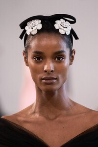 detail-defile-giambattista-valli-automne-hiver-2020-2021-paris-detail-27.thumb.jpg.91d9a3542452569896f8efb5650ab181.jpg