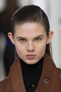 detail-defile-hermes-automne-hiver-2020-2021-paris-detail-28.thumb.jpg.9c2887944636ff2a6c8fd11bceb3b706.jpg