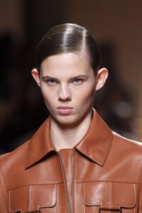 detail-defile-hermes-printemps-ete-2020-paris-detail-11.thumb.jpg.82f94f42d063240b8aadafc0519038ea.jpg