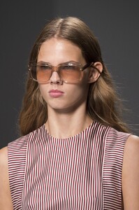 detail-defile-hugo-boss-printemps-ete-2019-new-york-detail-60.thumb.jpg.8fc2e3325378e362f2b38a177c748728.jpg