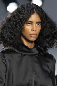 detail-defile-jw-anderson-automne-hiver-2020-2021-londres-detail-15.thumb.jpg.0049aa5195b51882f61e053204d24f67.jpg