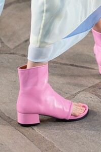 detail-defile-loewe-printemps-ete-2019-paris-detail-80.thumb.jpg.080ec26d5509637c2b562c26727e9f2c.jpg