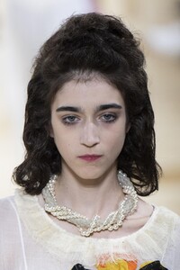 detail-defile-miu-miu-printemps-ete-2020-paris-detail-41.thumb.jpg.056d844215a0bff6572c61d5e792848a.jpg