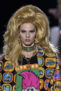 detail-defile-moschino-automne-hiver-2019-2020-milan-detail-245.thumb.jpg.05b20ef1b5e60a1c6c07b1f5dbb4af8a.jpg