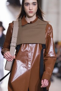 detail-defile-nina-ricci-automne-hiver-2020-2021-paris-detail-78.thumb.jpg.2157e51bea432800be68843d726b4ccb.jpg