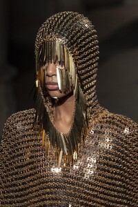 detail-defile-paco-rabanne-automne-hiver-2020-2021-paris-detail-41.thumb.jpg.1ccffd19d5d40020cff797b9489a7a23.jpg