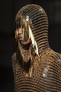 detail-defile-paco-rabanne-automne-hiver-2020-2021-paris-detail-42.thumb.jpg.0bc2ca0a49bb383506cb7fd2aa9d79a9.jpg