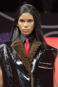 detail-defile-prada-automne-hiver-2020-2021-milan-detail-125.thumb.jpg.76af7cacae5e9f2f074bce5e5ff8d0f0.jpg