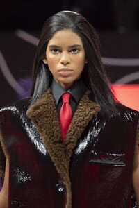 detail-defile-prada-automne-hiver-2020-2021-milan-detail-126.thumb.jpg.6d70fe14736b4d40cac029c6c8d5e461.jpg